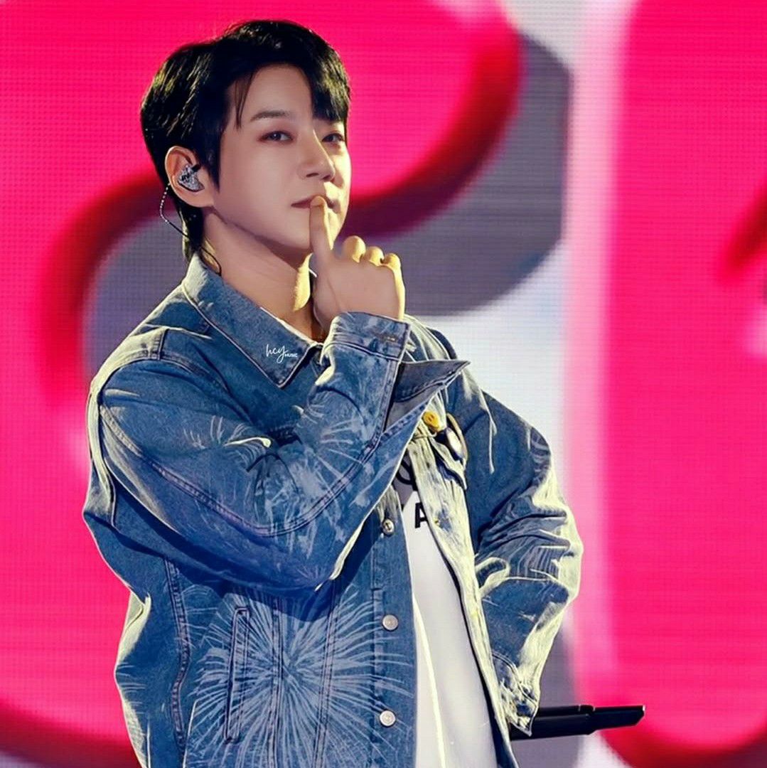 Latest photo of Hwang Chiyeol