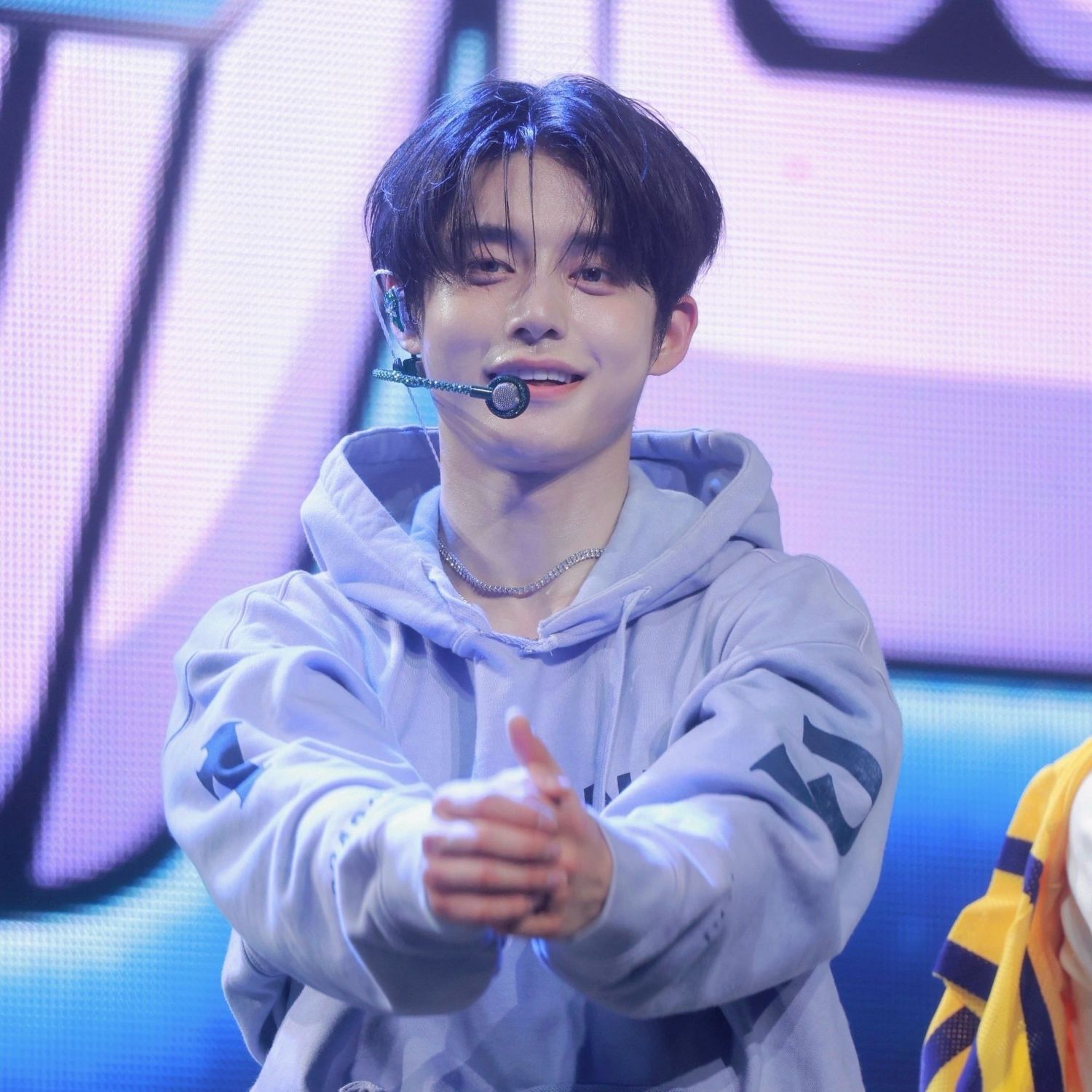 Behind-the-scenes cut of Kim Jiwoong (ZEROBASEONE)