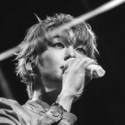 A moment captured by Onew (SHINee)'s fan