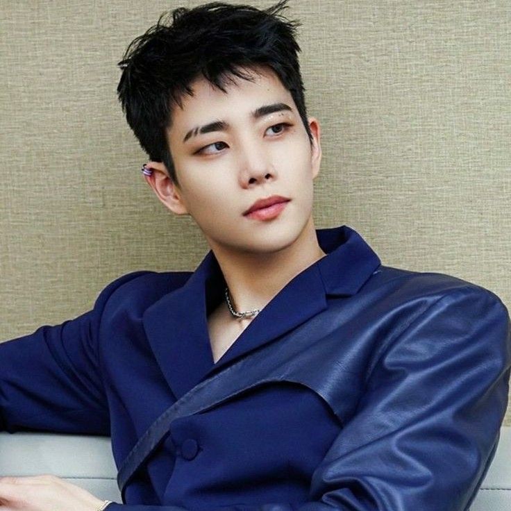 A moment captured by MJ (ASTRO)'s fan