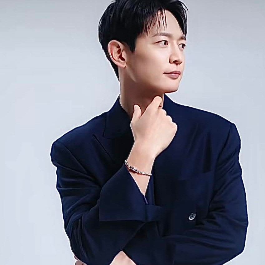 Recent activity shot of Minho (SHINee)