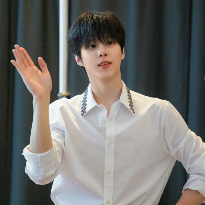 Latest photo of Kim Wooseok