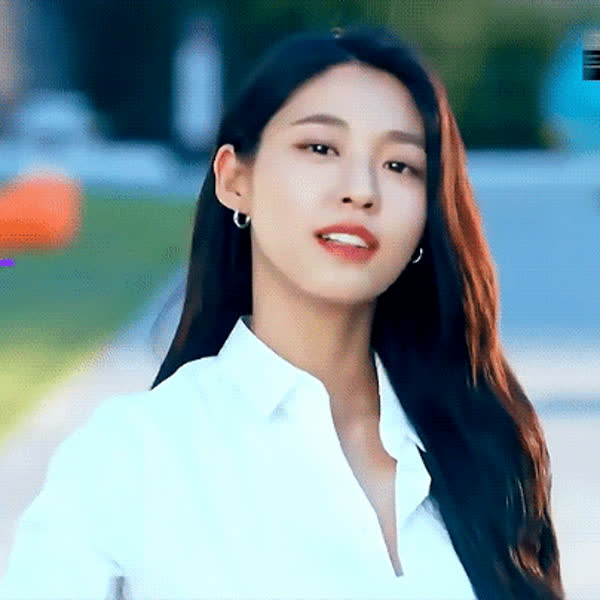 Signature photo of Seolhyun (AOA) capturing their charm