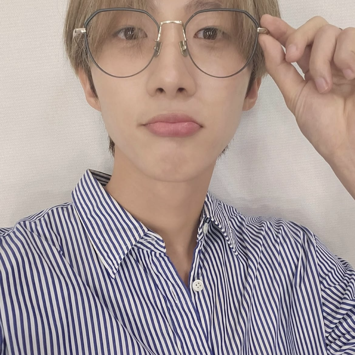 Recent activity shot of Hui (PENTAGON)
