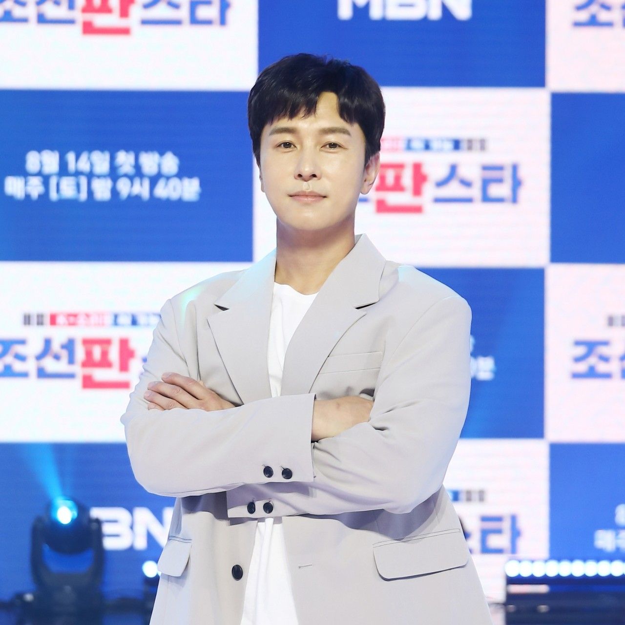 Behind-the-scenes cut of Kim Dongwan (SHINHWA)