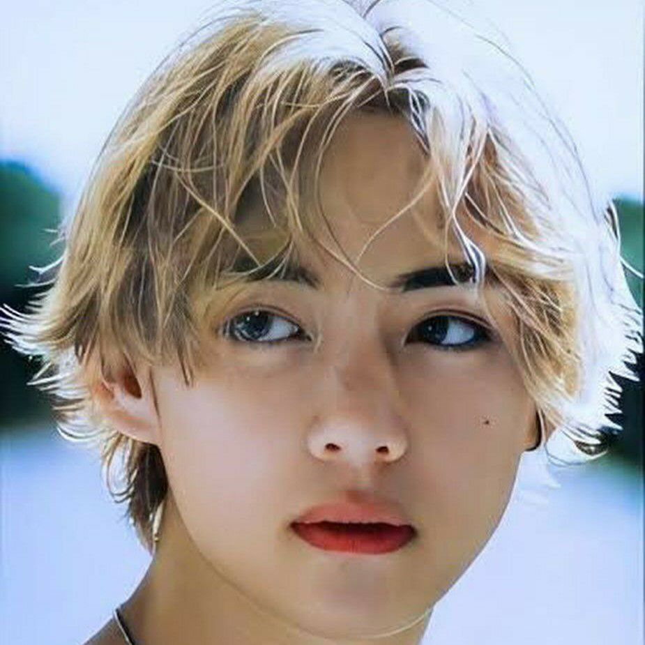 A moment captured by V (BTS)'s fan