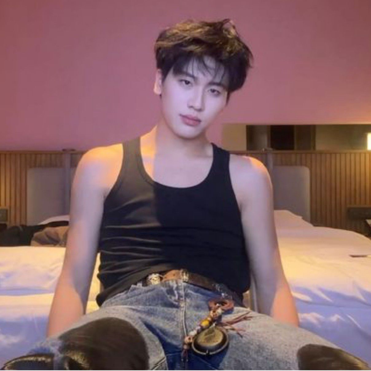 A moment captured by Shen (NexT1DE)'s fan