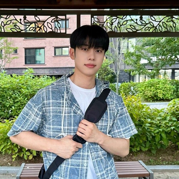 Signature photo of Kim Donghyun (AB6IX) capturing their charm