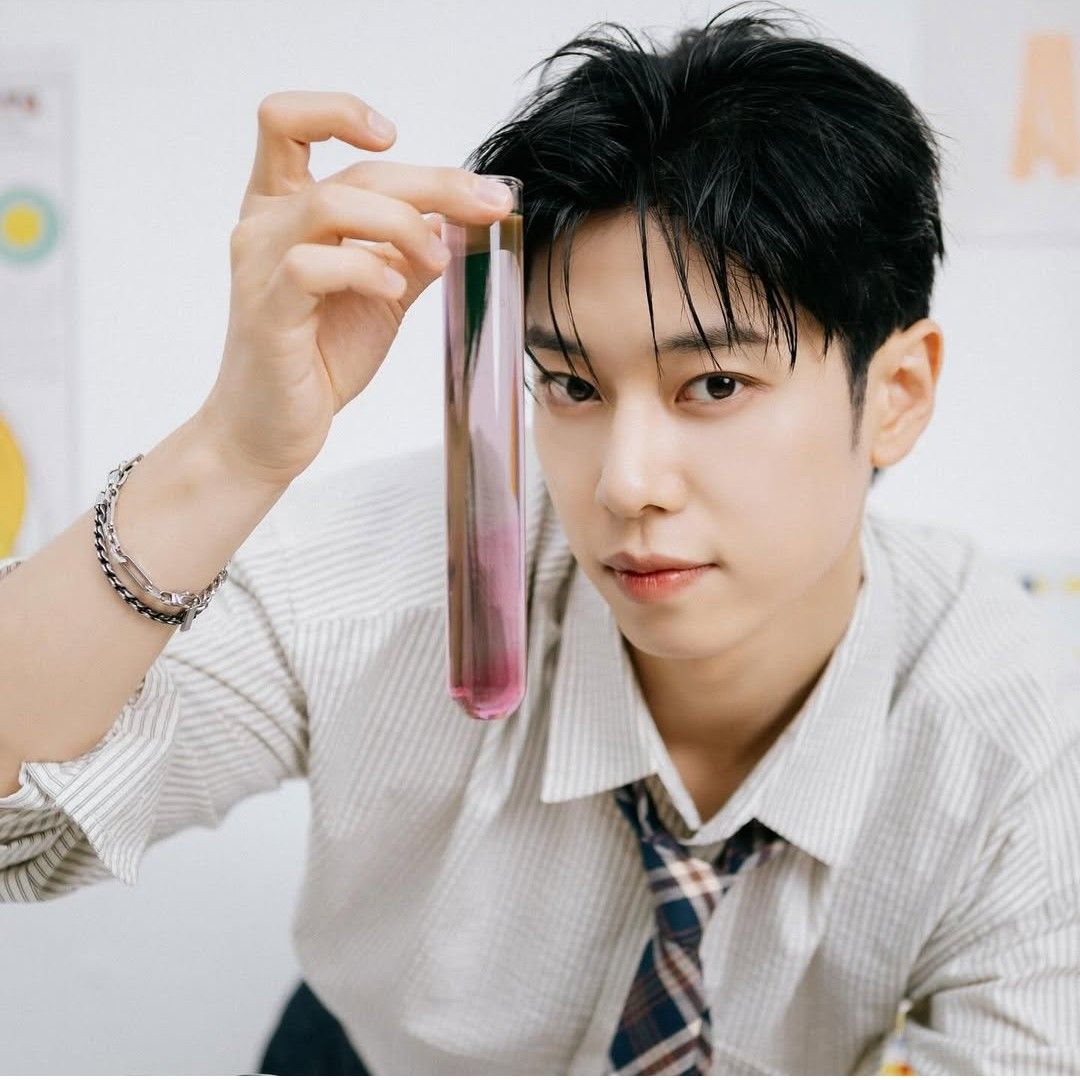 Latest photo of Kim Donghyun (AB6IX)