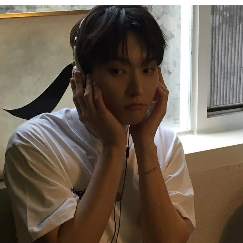 Latest photo of Inseong (SF9)