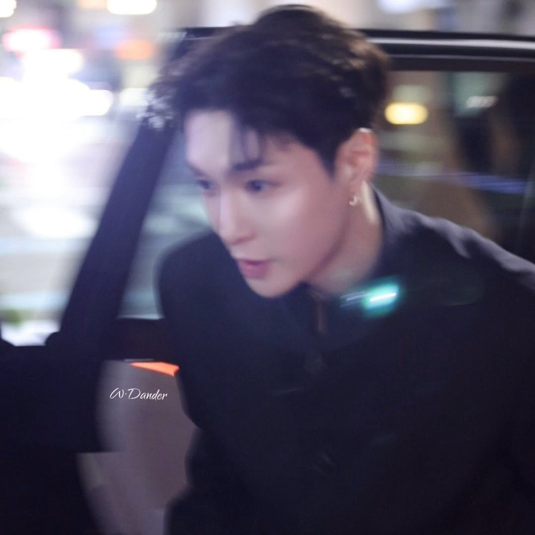 Recent activity shot of Lay (EXO)