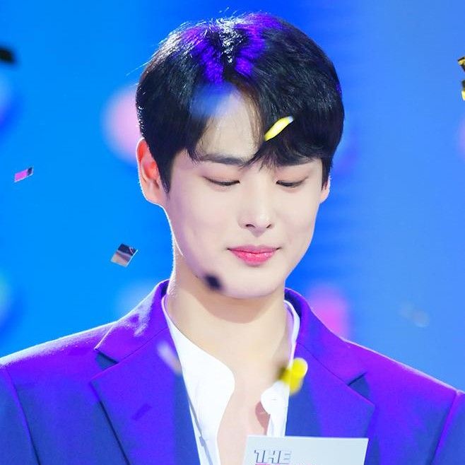 A moment captured by VICTON's fan