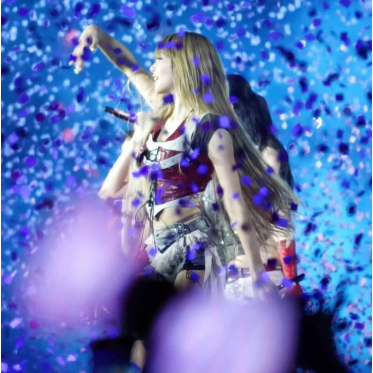 Behind-the-scenes cut of Lisa (BLACKPINK)
