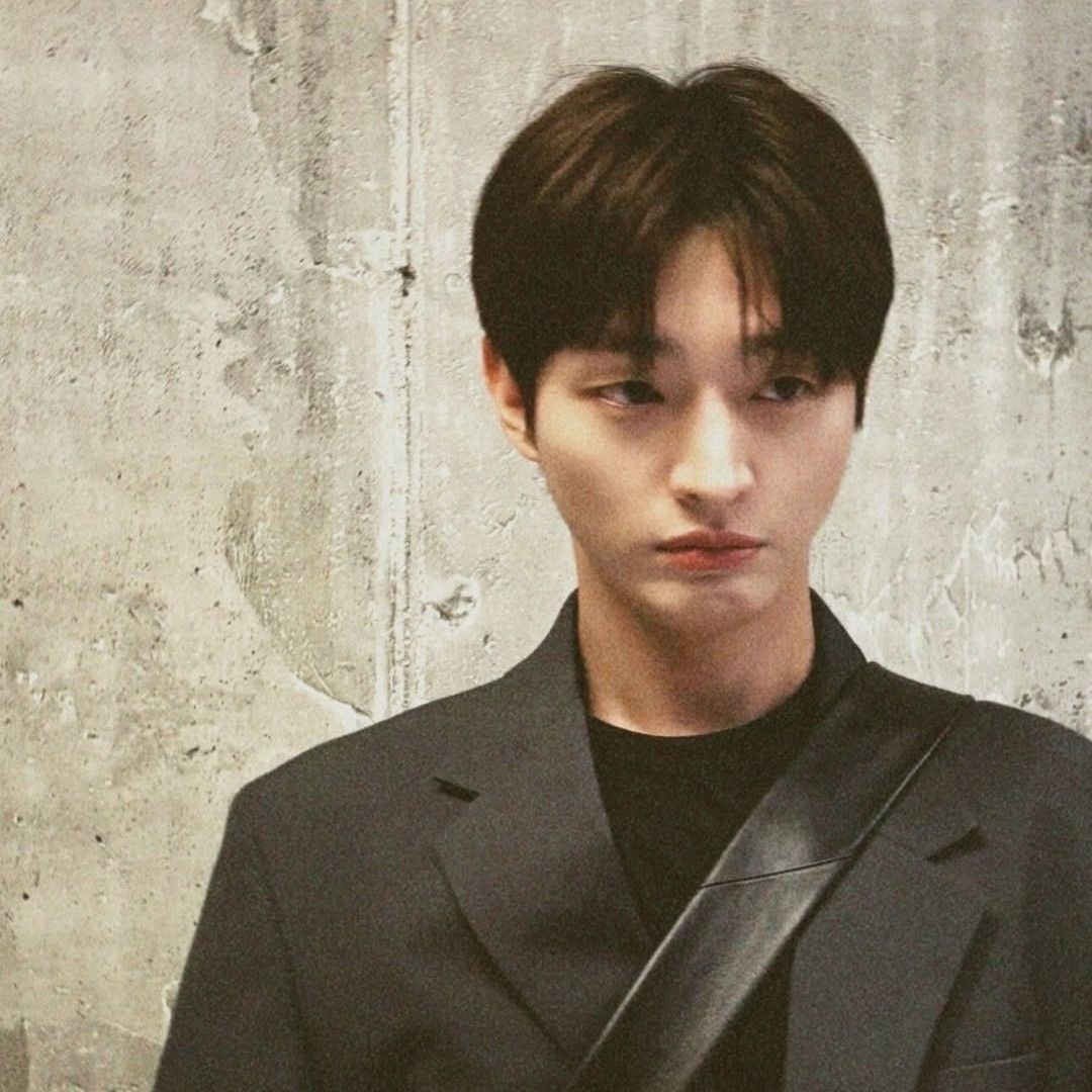 Behind-the-scenes cut of Yoon Jisung
