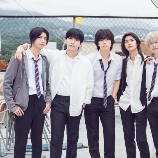 Recent activity shot of Xdinary Heroes