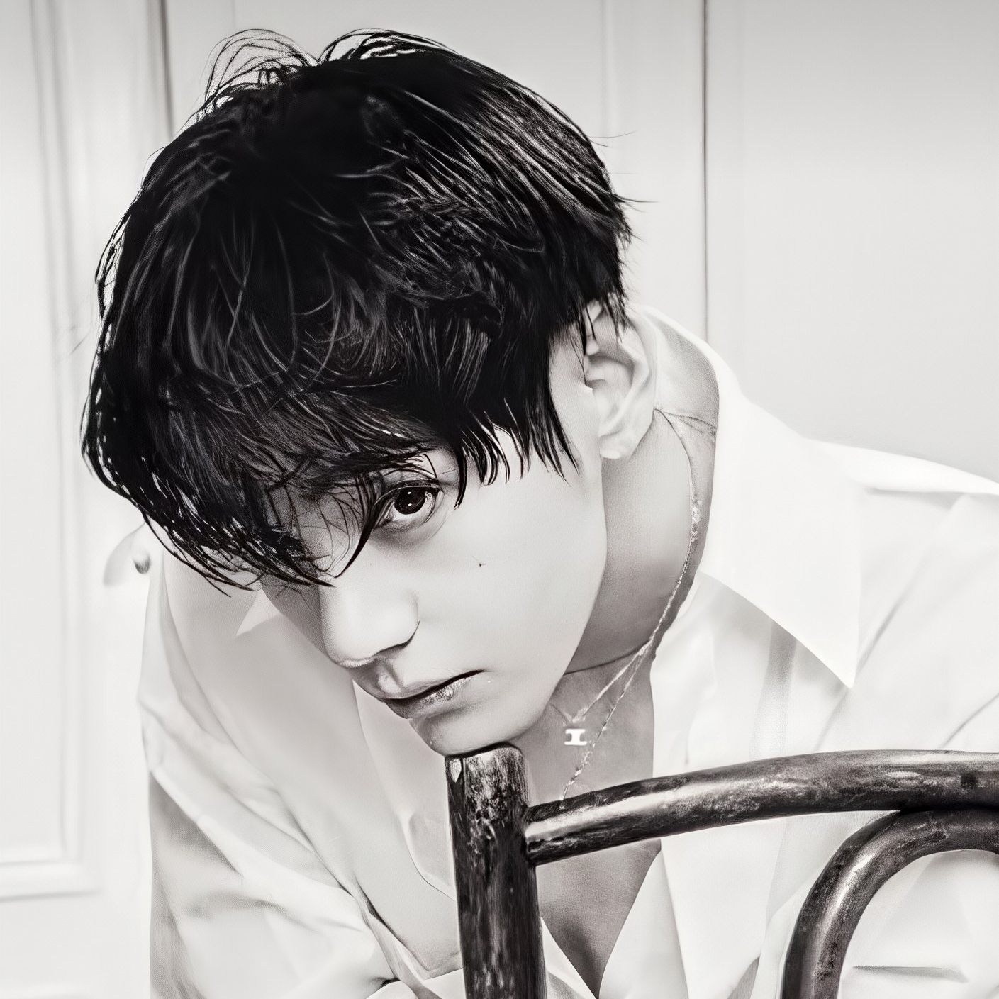 Behind-the-scenes cut of V (BTS)