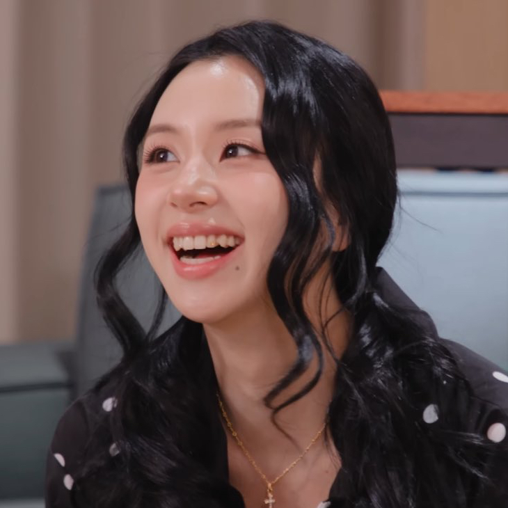 Recent activity shot of Chaeyoung (TWICE)