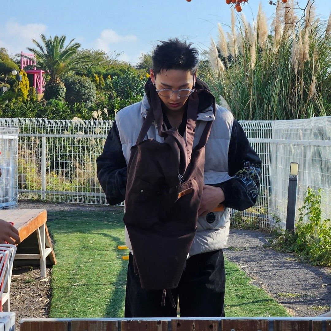 Behind-the-scenes cut of Baekho