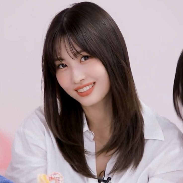 Behind-the-scenes cut of Momo (TWICE)