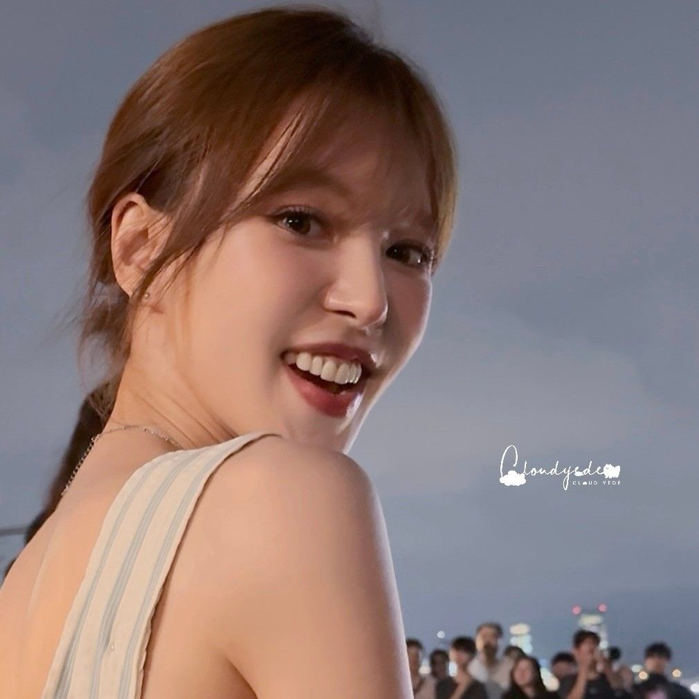 Behind-the-scenes cut of Wendy (Red Velvet)