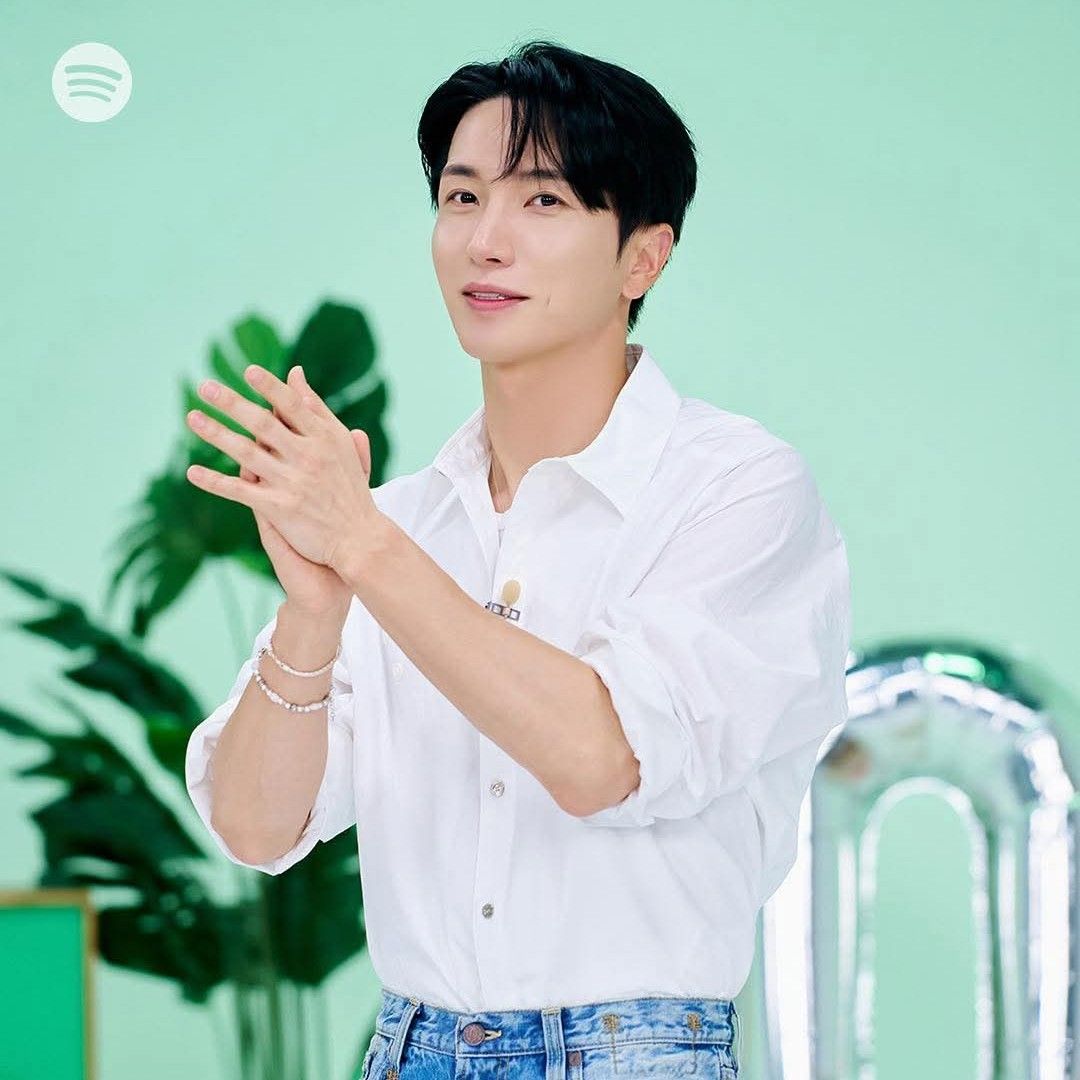 A moment captured by Super Junior's fan