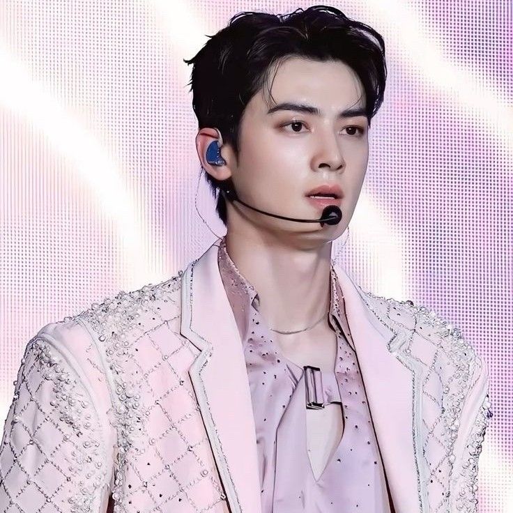 Latest photo of Eunwoo (ASTRO)