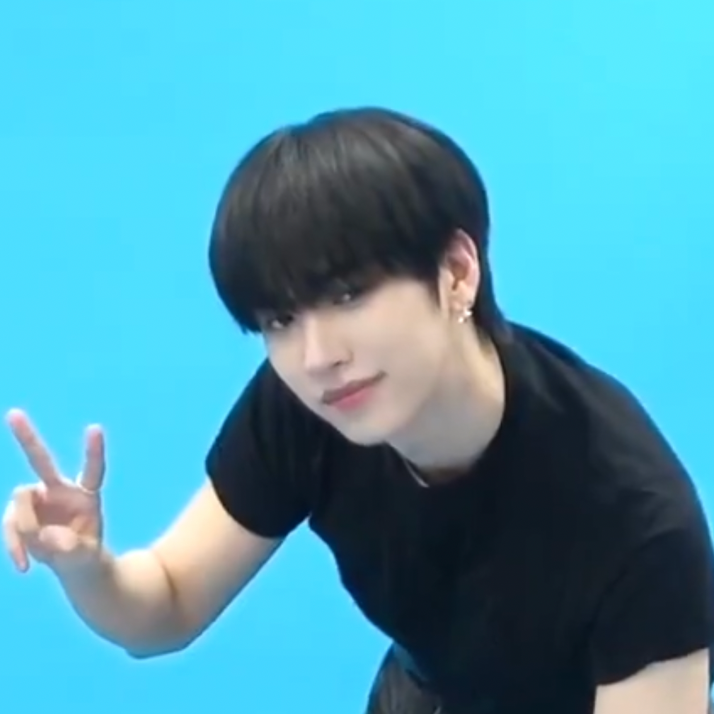 Behind-the-scenes cut of Hanjun (n.SSign)