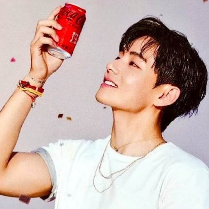 A moment captured by V (BTS)'s fan