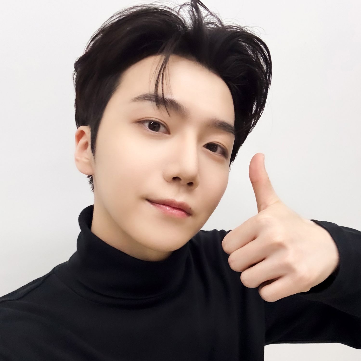 A moment captured by Jinho (PENTAGON)'s fan