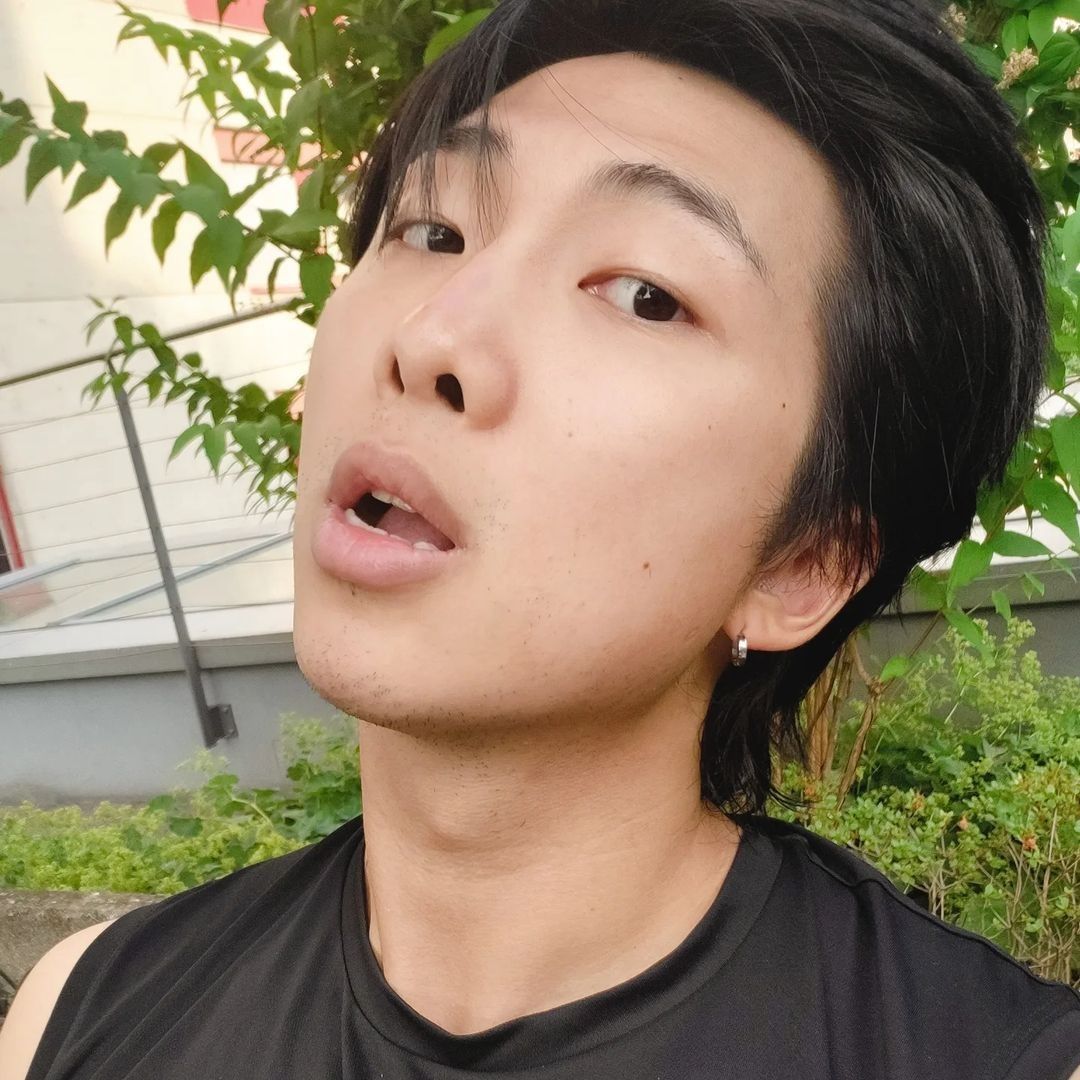 Foto aktivitas terbaru RM (BTS)