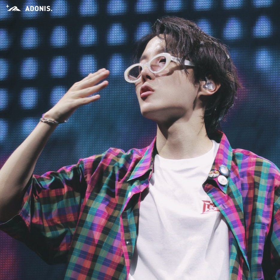 Foto aktivitas terbaru j-hope (BTS)
