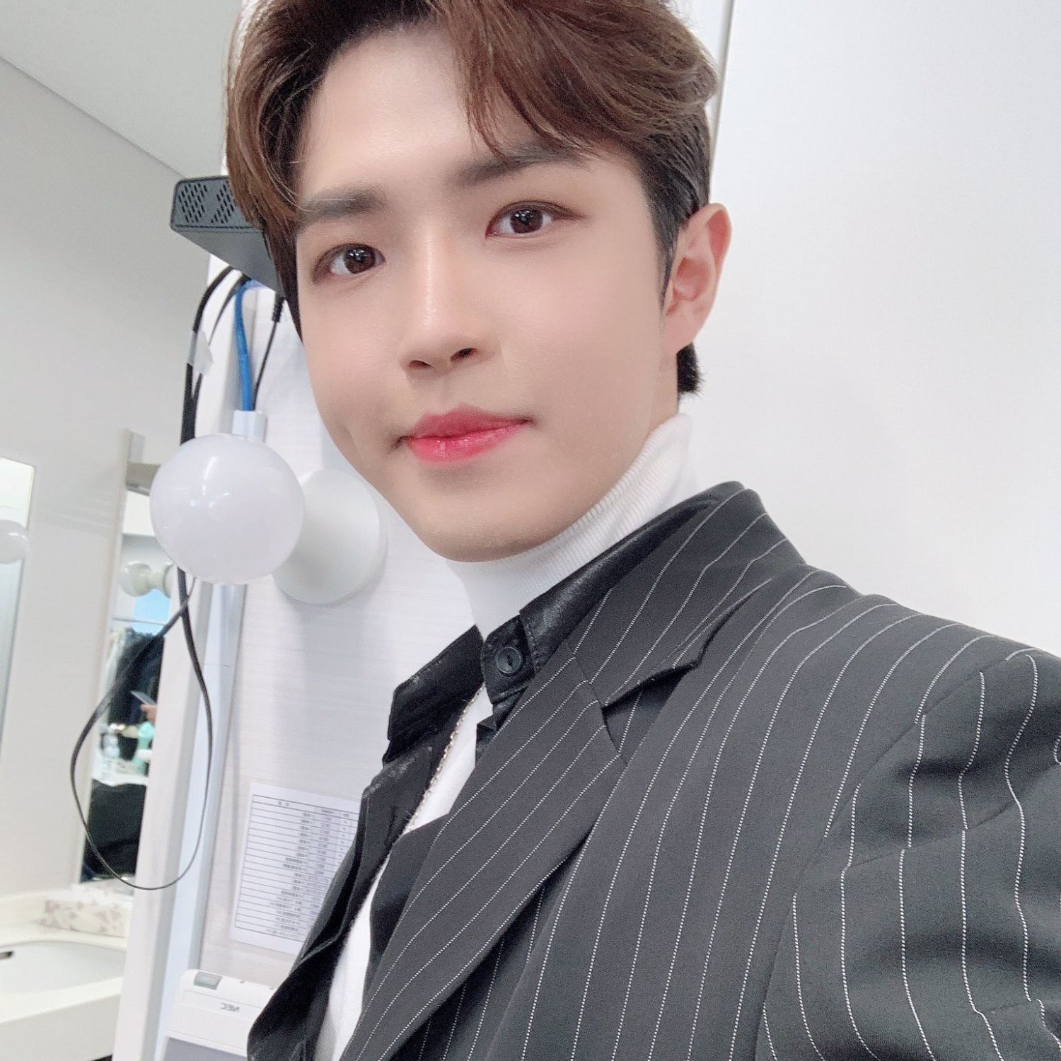 Behind-the-scenes cut of Kim Jaehwan