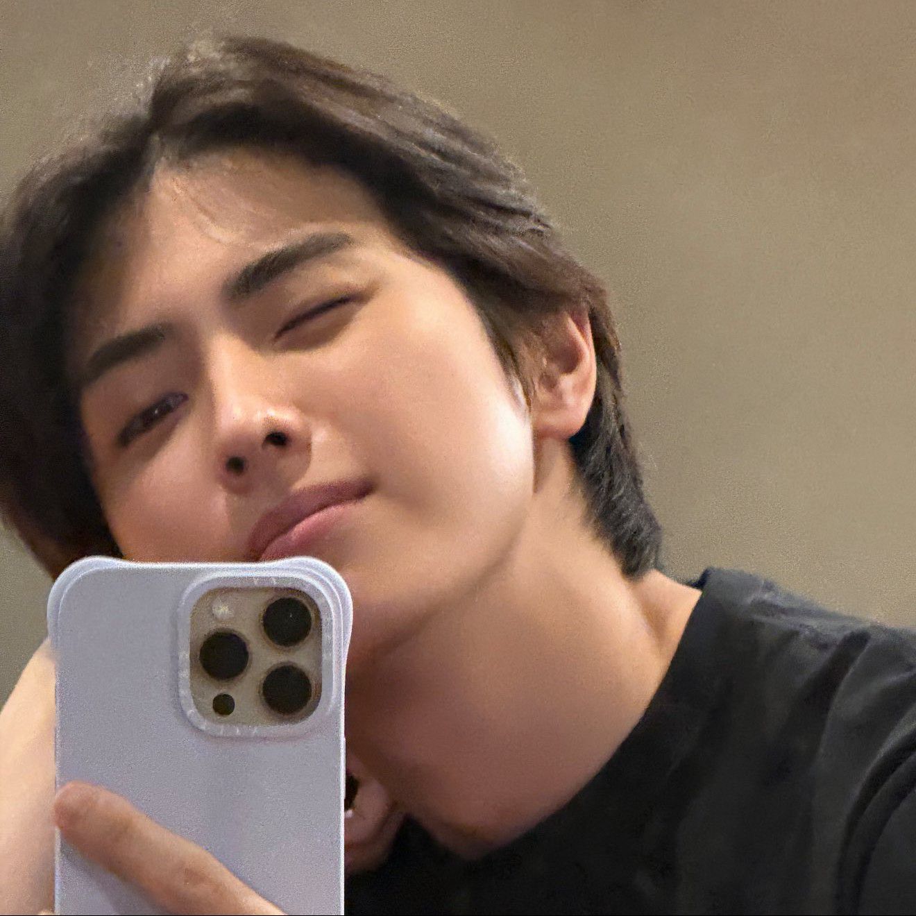 Latest photo of Yonghee (CIX)