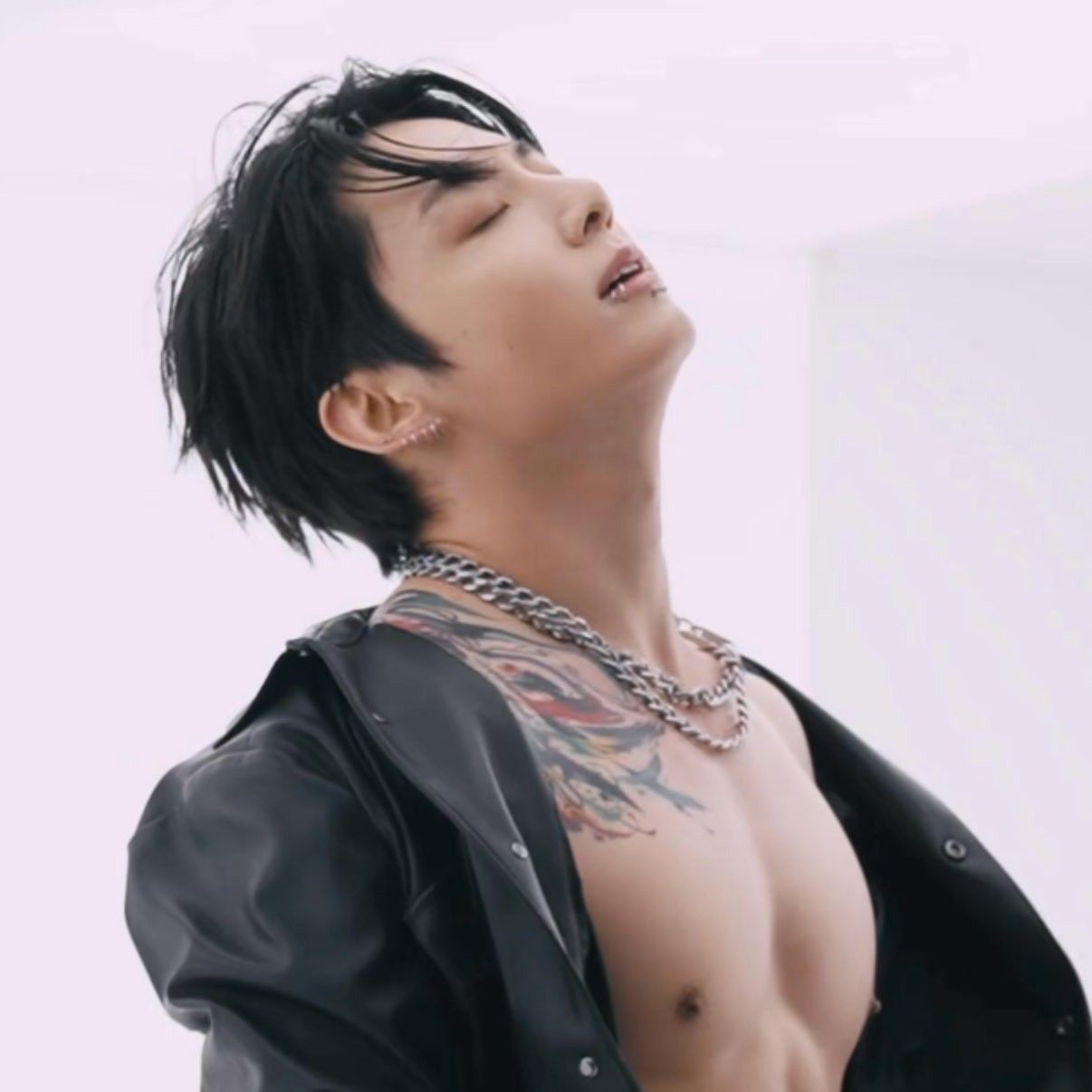 Foto aktivitas terbaru Jungkook (BTS)