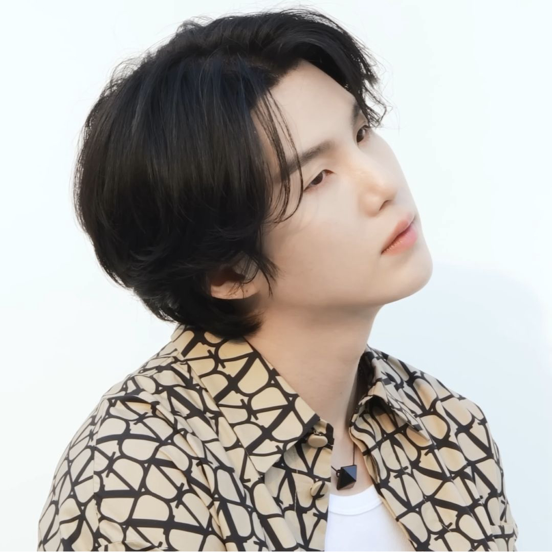 Foto aktivitas terbaru SUGA (BTS)