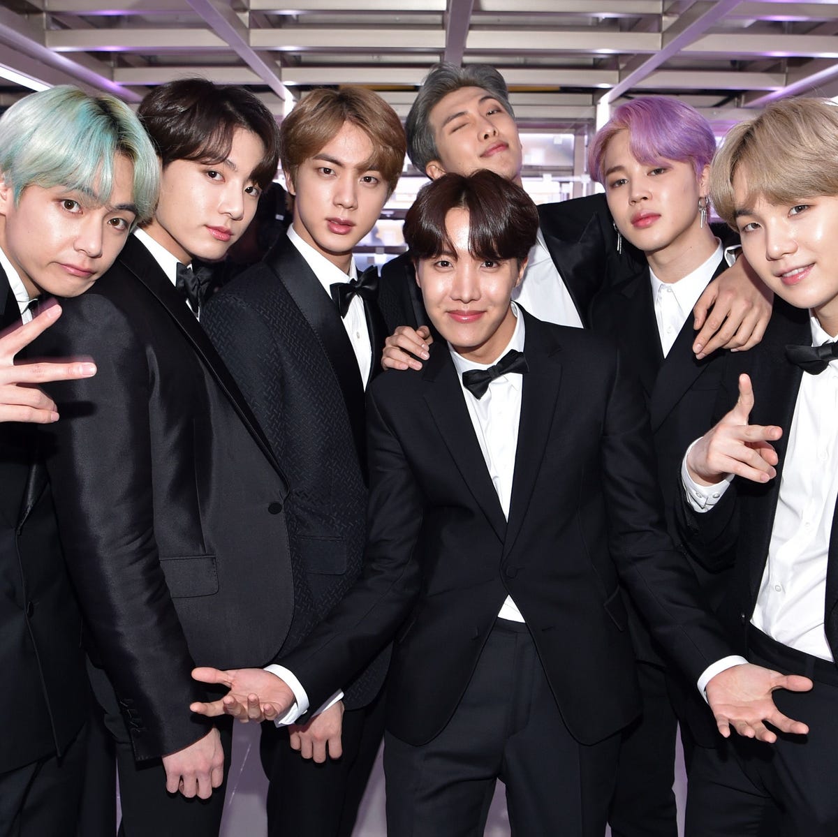 Behind-the-scenes cut of BTS