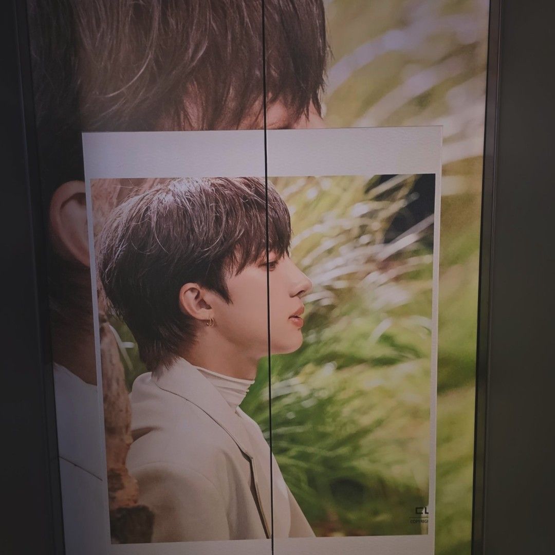 A moment captured by Hui (PENTAGON)'s fan