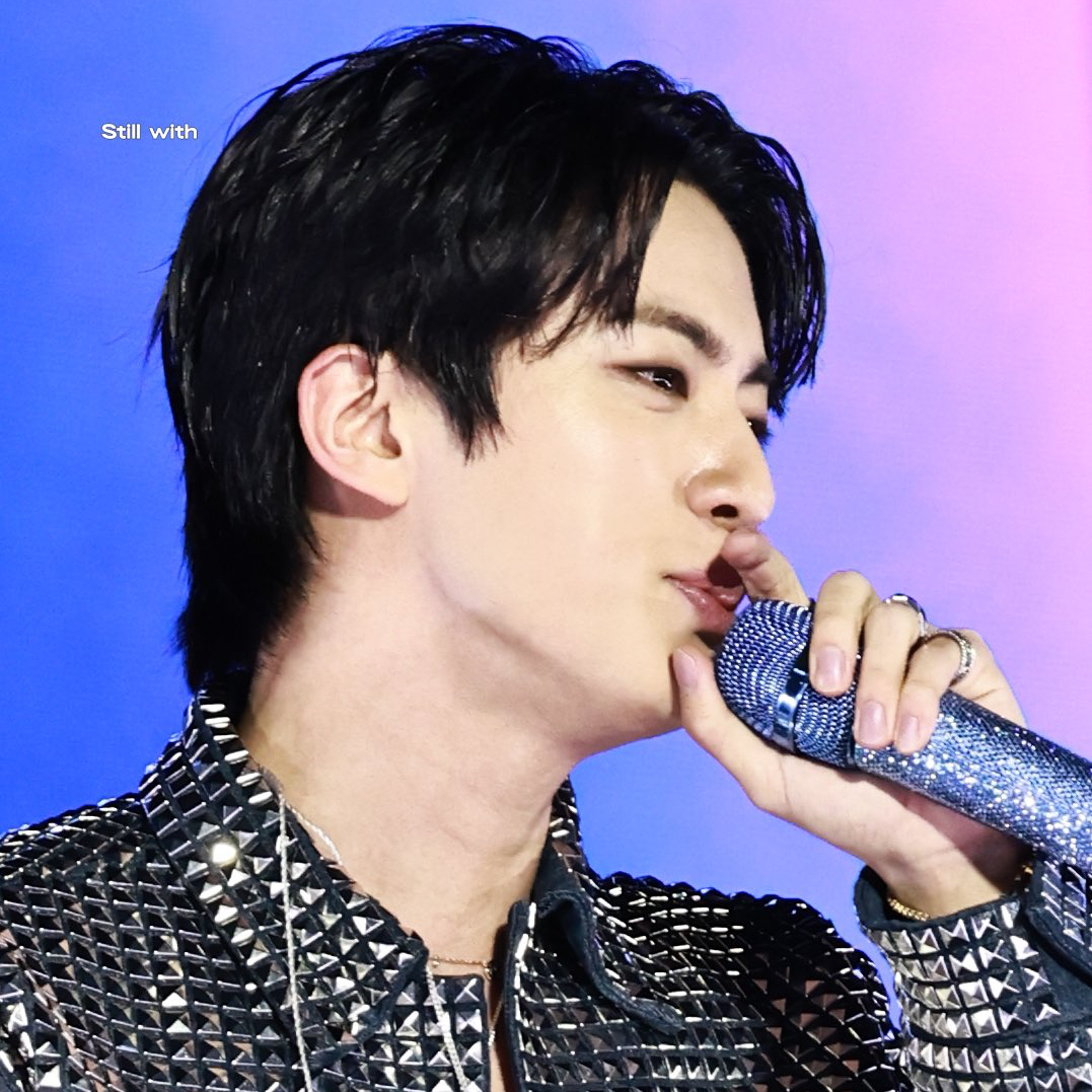 Foto aktivitas terbaru Jin (BTS)