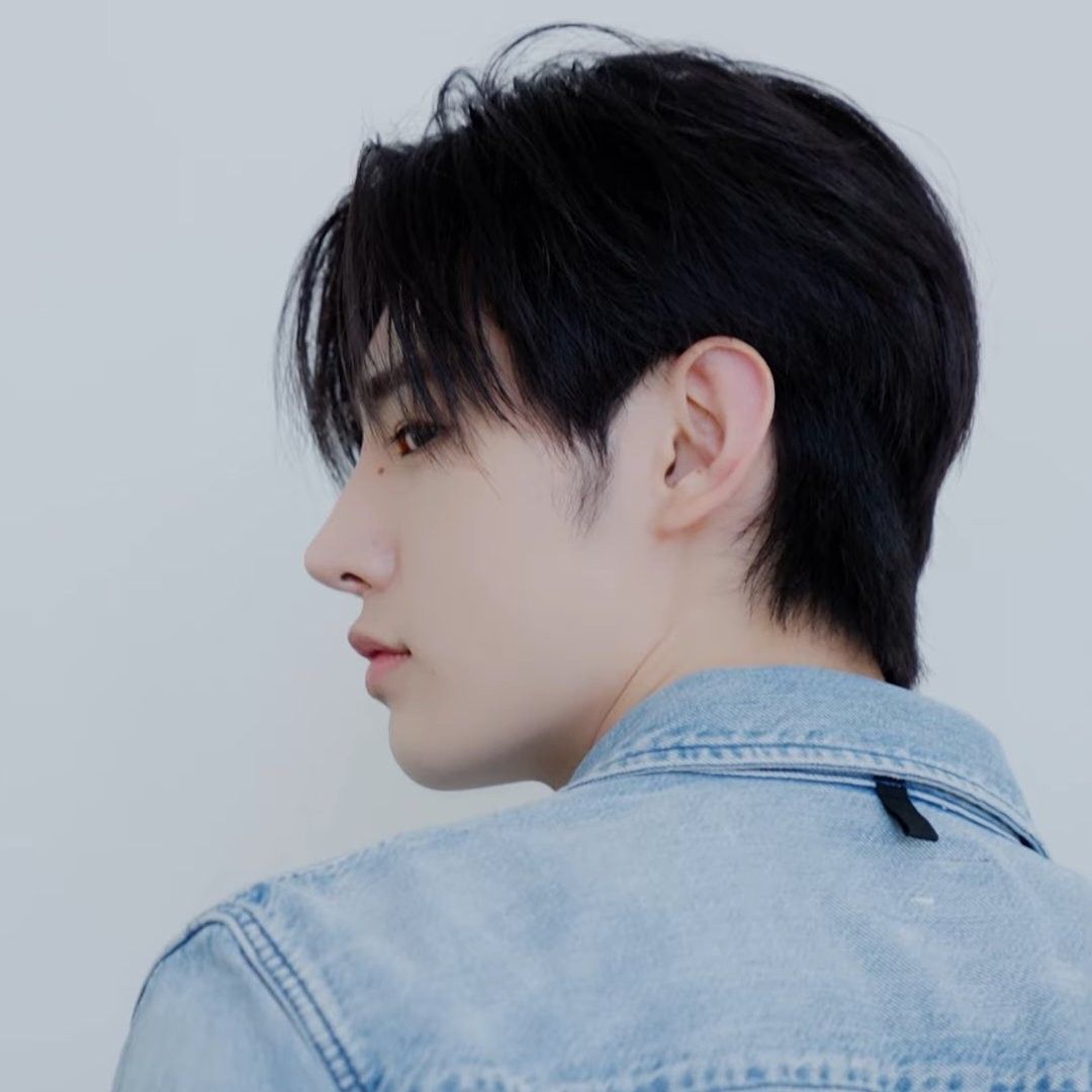 Latest photo of Sunghoon (ENHYPEN)