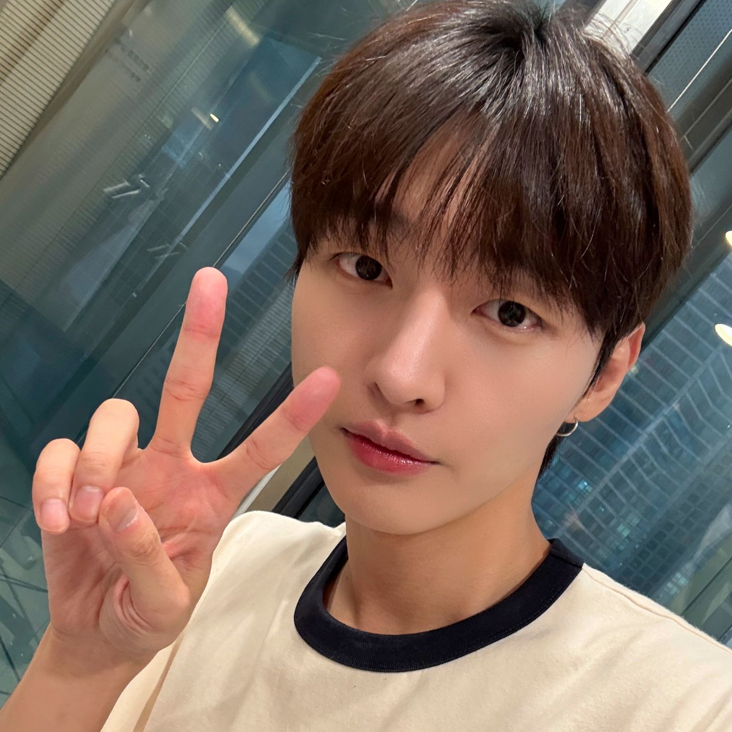 Behind-the-scenes cut of Yoon Jisung