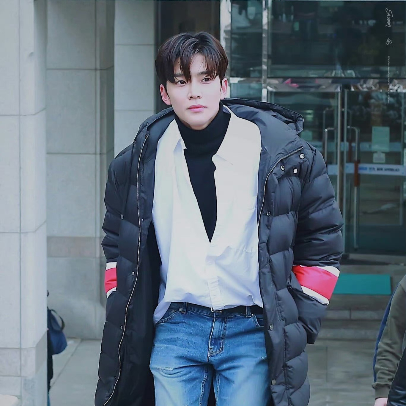 로운의 비하인드 컷