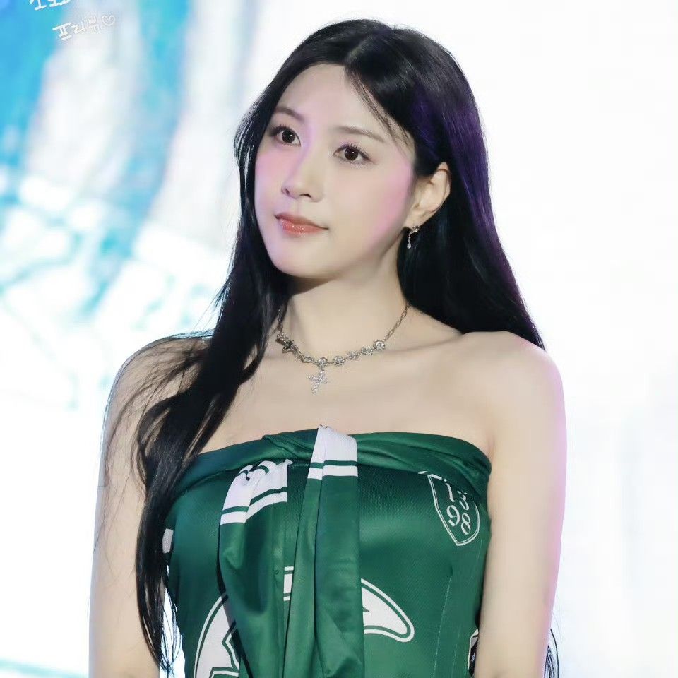 A moment captured by Oh Hayoung (Apink)'s fan