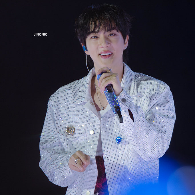 Momen yang diabadikan oleh penggemar Jin (BTS)