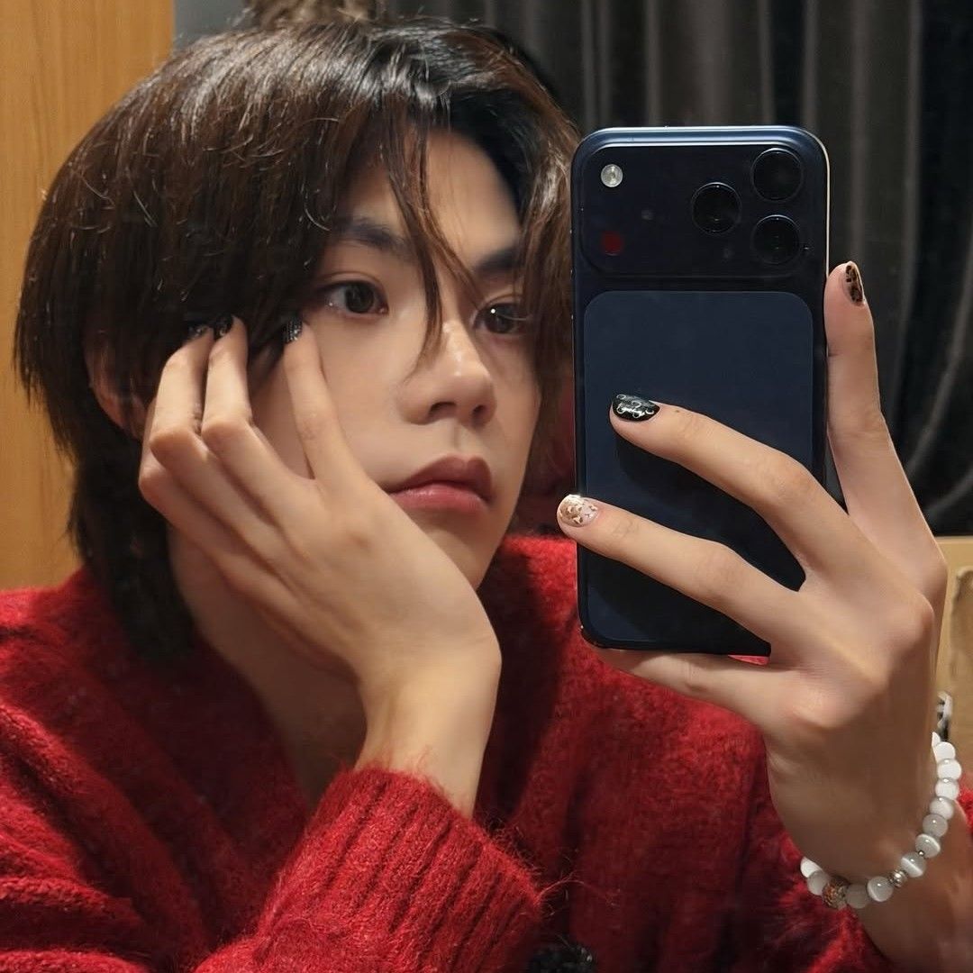 Behind-the-scenes cut of Xiong (NexT1DE)