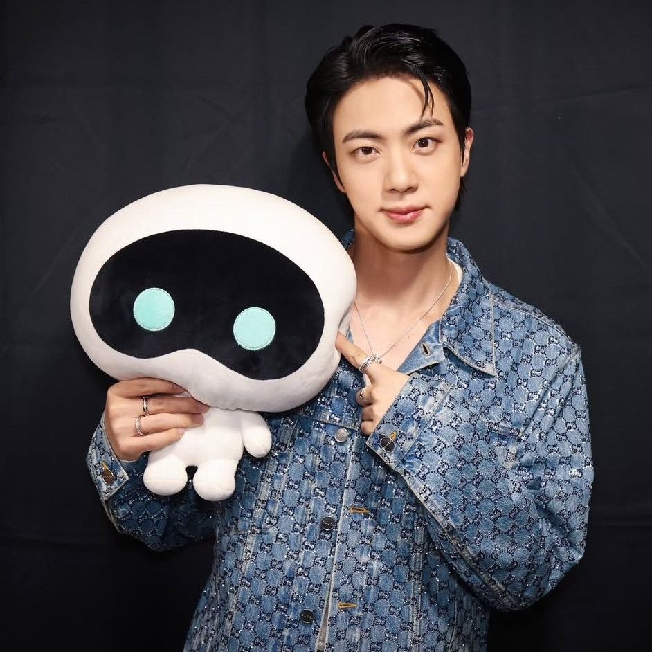 Behind-the-scenes cut of Jin (BTS)