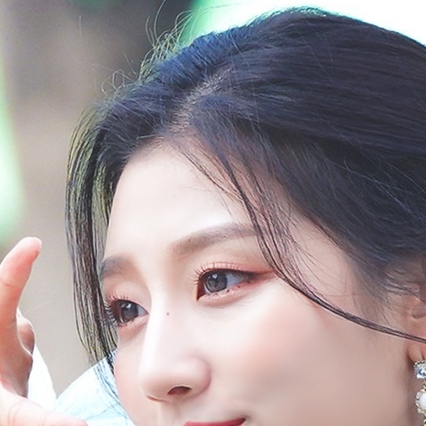 Recent activity shot of Jeong Yein (Lovelyz)