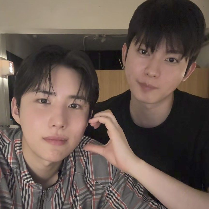 Latest photo of Wow (A.C.E)