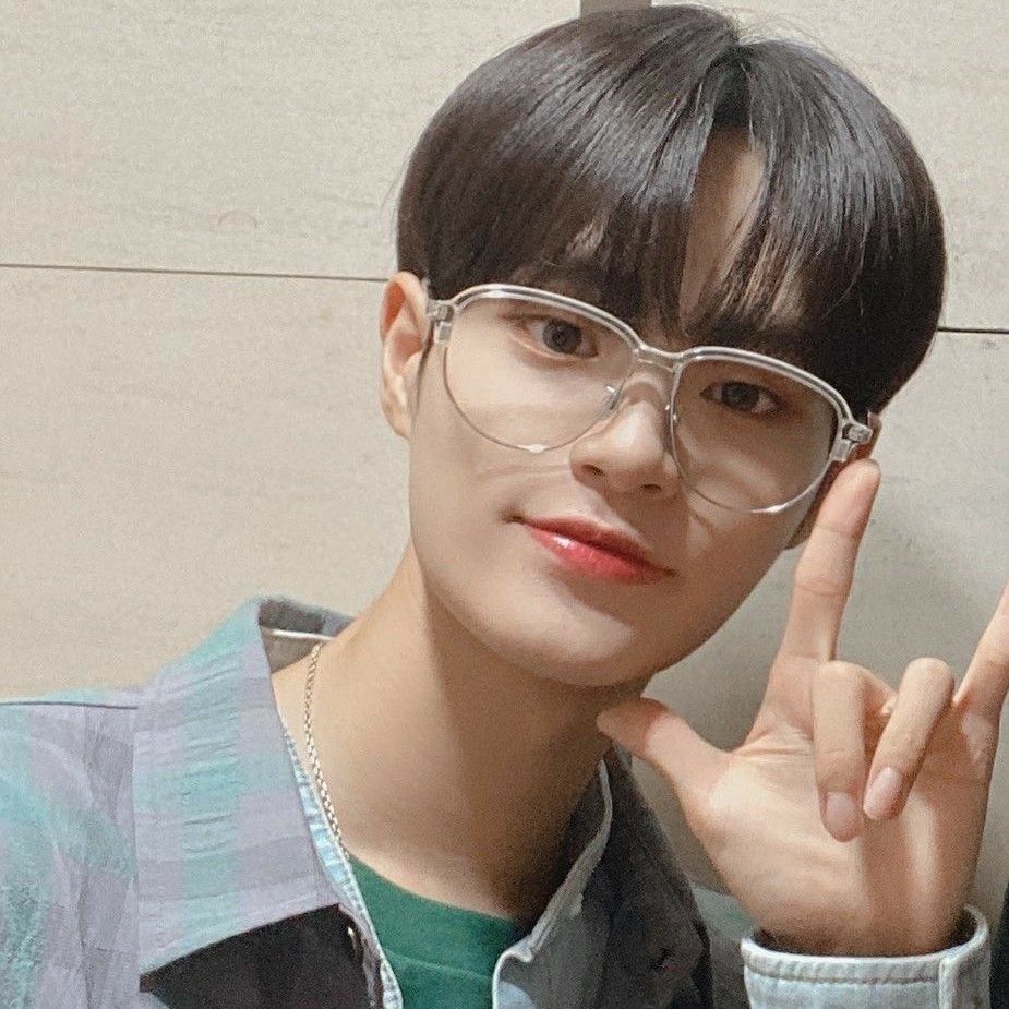 Behind-the-scenes cut of Lee Daehwi (AB6IX)