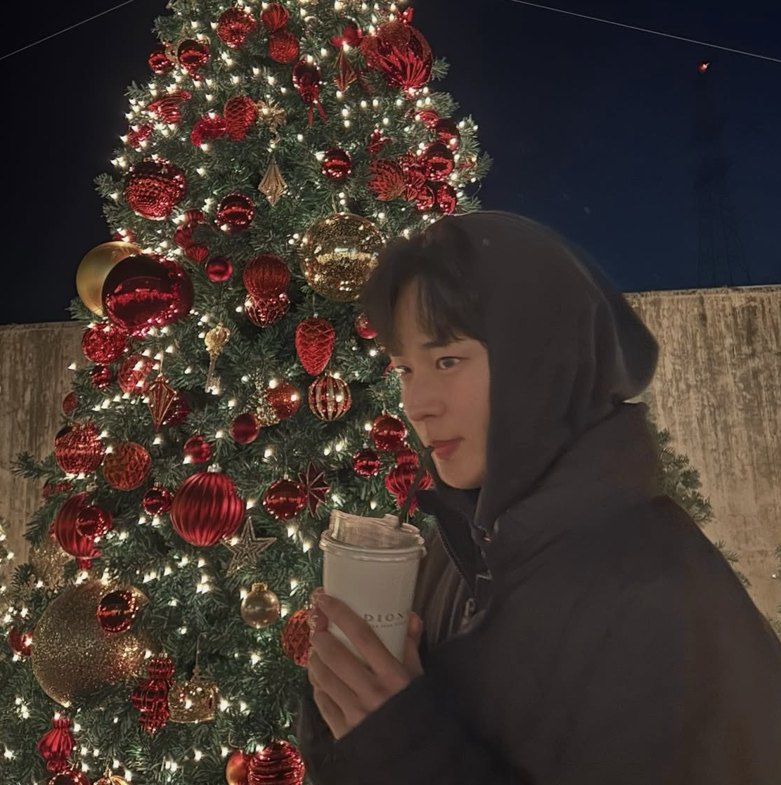 A moment captured by Choi Byungchan's fan