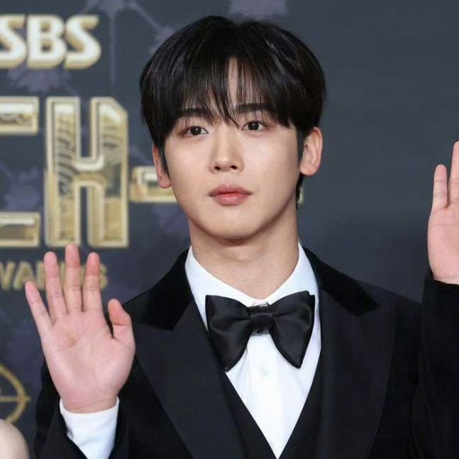 A moment captured by Kim Yohan (WEi)'s fan